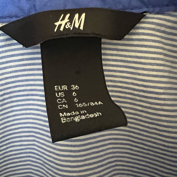 H&M Blue & White fine pinstriped women's button down (size 6/small) - Picture 5 of 13